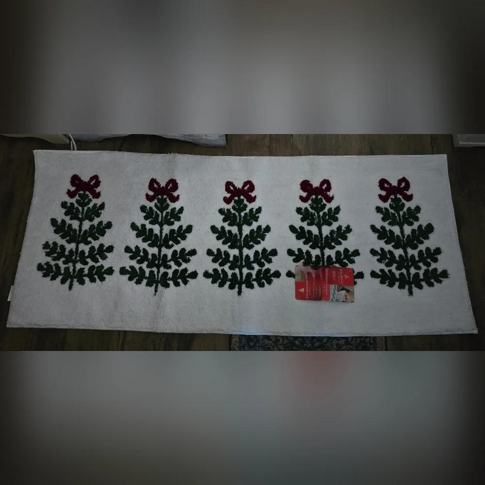Christmaa Tree Bath Mat with Green and Red Design